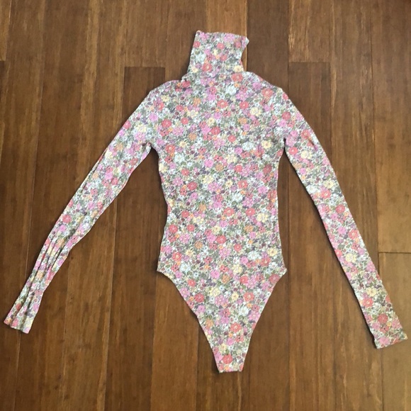 EUC H&M Floral Bodysuit - Picture 2 of 9